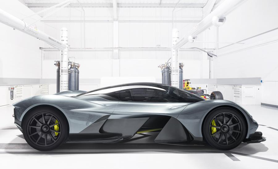  Aston Martin AM-RB 001 Concept 2016 года  (фото 7 из 12)